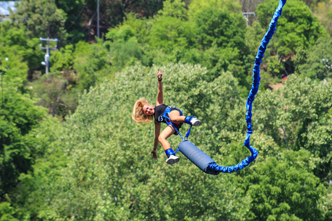 Santiago: Bungyjump i parken Cola de Caballo