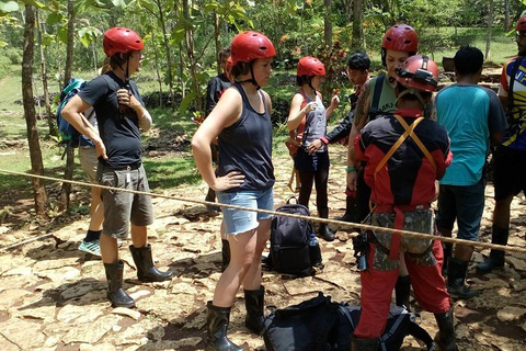 Tour privato della Grotta di Jomblang da YogyakartaTour privato della grotta di Jomblang da Yogyakarta