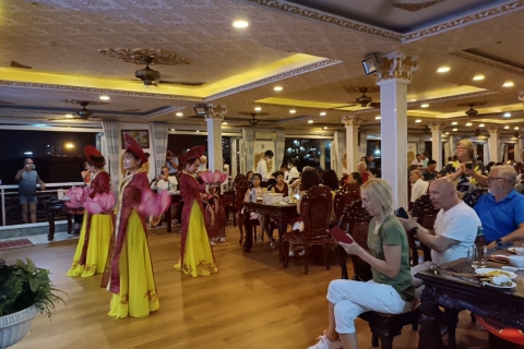 Visite nocturne de Ho Chi Minh-Ville : tour Bitexco et dîner-croisièreVisite nocturne de Ho Chi Minh-Ville en anglais