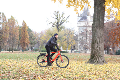 Budapeste: Passeio guiado de bicicleta elétrica pelo centro da cidadePasseio de bicicleta elétrica em alemão