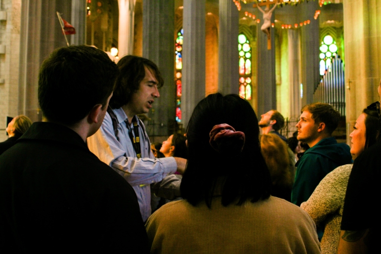 Barcelona: Sagrada Familia Skip-the-line Guided Tour Standard option