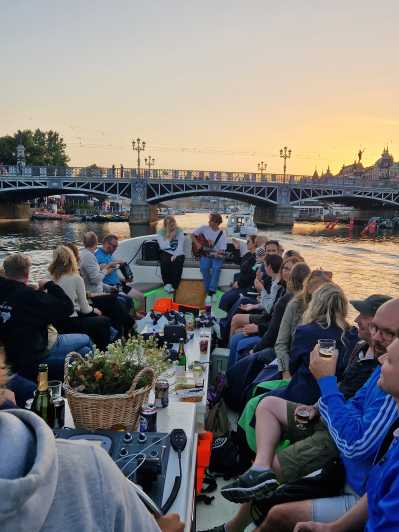 Stockholm: Electric Boat Tour with Live Music