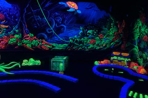 Amsterdam: Glow-in-the-Dark Mini-Golf
