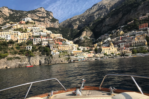 Von Sorrento aus: Positano & Amalfi Private Champagner-Kreuzfahrt