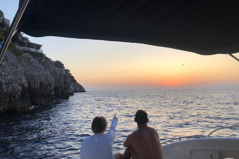 From Sorrento: Sorrento Coast Sunset Cruise