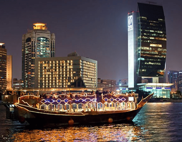 Dubai: Dhow Cruise Diner in Creek, Marina met Bovendek