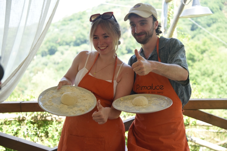 Sorrento : Visite de la ferme avec dégustation de fromage et cours de fabrication de pizzaSorrento : Visite de la ferme, démonstration de fromage et école de pizza