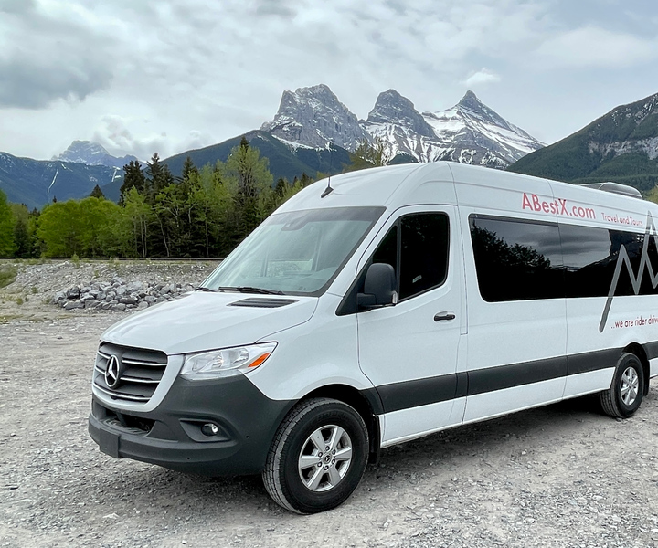 From Calgary Airport: One-Way Private Transfer to Banff