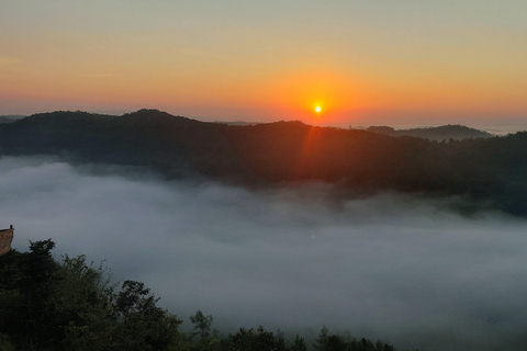 Yogyakarta: Borobudur-Prambanan, comece com o nascer do sol sobre as nuvensExcursão partilhada SEM todos os ingressos