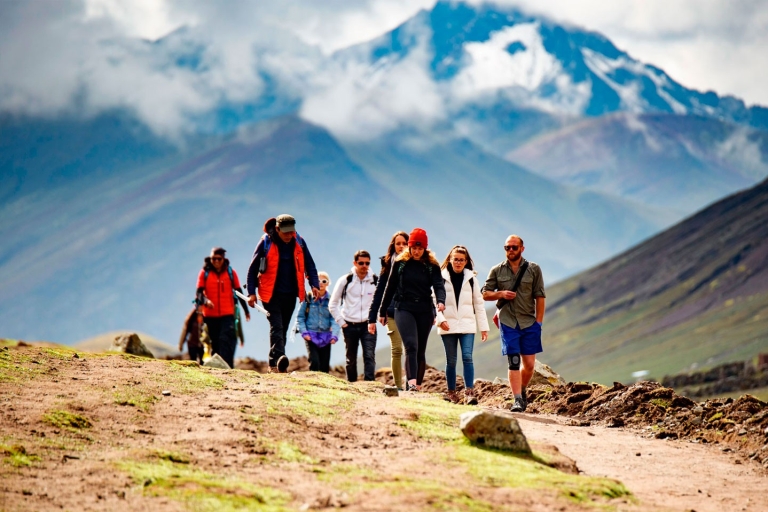 Au départ de Cusco : Excursion guidée d'une journée à la montagne Arc-en-ciel avec repas7:00 AM Départ