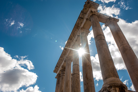 Roma: Tour del Colosseo, del Foro Romano e del Palatino con ingresso prioritarioTour di gruppo in inglese con ingresso ai gladiatori al piano dell&#039;Arena