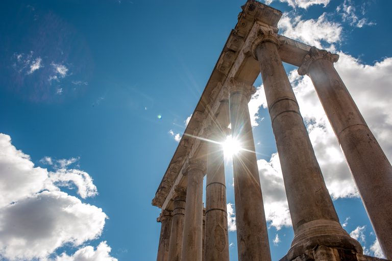 Roma: Tour del Colosseo, del Foro Romano e del Palatino con ingresso prioritarioTour di gruppo in inglese con ingresso ai gladiatori al piano dell&#039;Arena