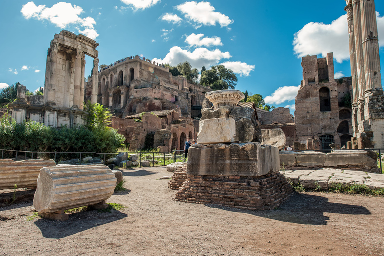 Roma: Tour del Colosseo, del Foro Romano e del Palatino con ingresso prioritarioTour di gruppo in inglese con ingresso ai gladiatori al piano dell&#039;Arena