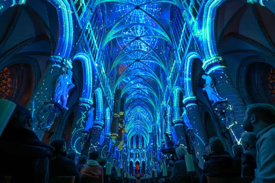 Kathedrale von Bayonne: Immersive Sound- und Lichtshow – LUMINISCENCE. Foto: GetYourGuide Kathedrale von Bayonne: Immersive Sound- und Lichtshow – LUMINISCENCE. Foto: GetYourGuide