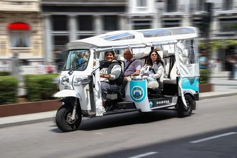 Madri: Faça você mesmo um passeio de tuk tuk de 60 minutos