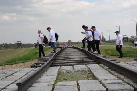 Krakow: Auschwitz-Birkenau Tour Hotel Pickup & Lunch Options