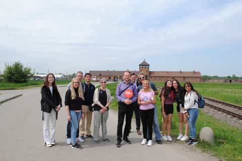 Krakow: Auschwitz-Birkenau Tour Hotel Pickup & Lunch Options