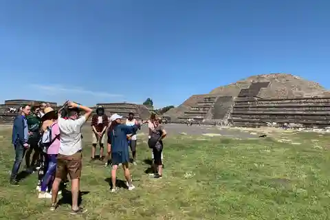 Mexico City: Teotihuacan and Guadalupe Basilica Tour
