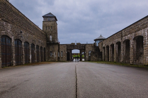 Excursión Privada al Campo de Concentración de Dachau desde Salzburgo en Coche