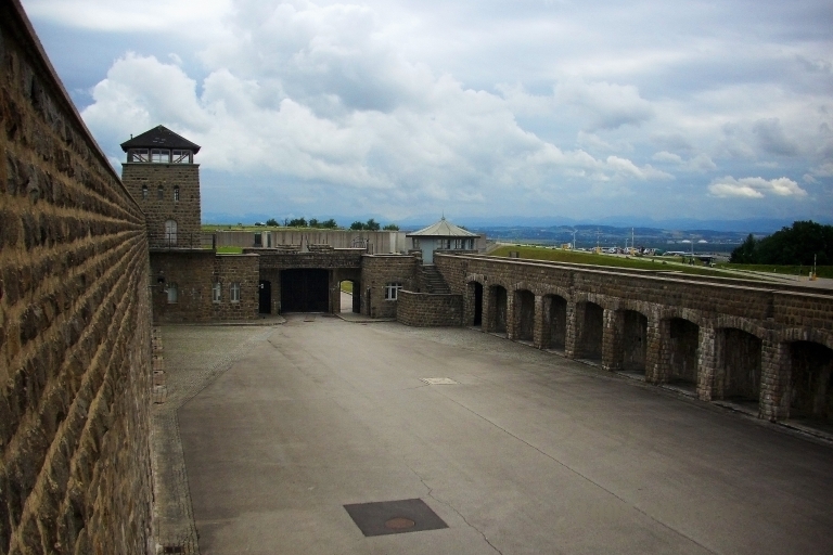 Mauthausen Konzentrationslager Private Autotour ab Salzburg6 Stunden: Mauthausen-Gedenkstätten-Tour mit Mauthausen-Führer