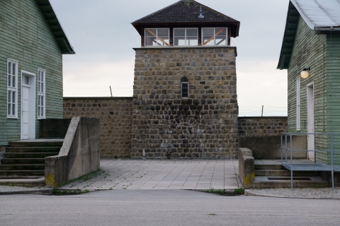 Visite du camp de concentration de Mauthausen en voiture privée depuis Salzbourg6 heures : Visite du mémorial de Mauthausen avec un guide de Mauthausen