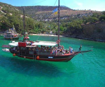 Tasos: Crucero de día completo con paradas para barbacoa, vino y baño