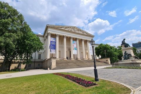 Budapeszt: Wycieczka do Węgierskiego Muzeum Narodowego z winem i kolacją