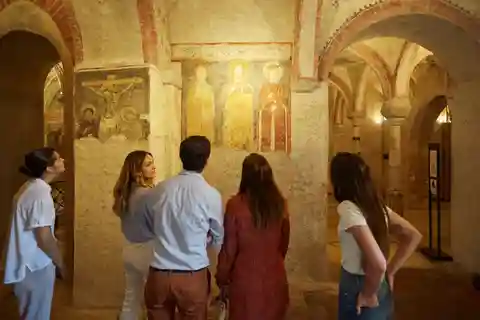 Skip-the-Line-Ticket für die Krypta von San Sepolcro