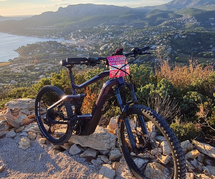 Calanques National Park: E-Mountain Bike with Virtual Guide