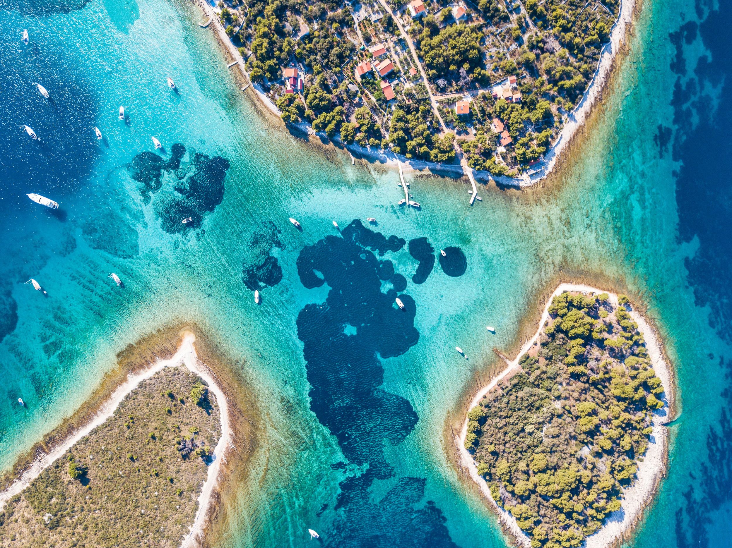 Von Split aus: Blaue Lagune & Trogir Bootsfahrt mit Schnorcheln