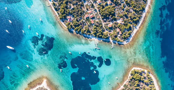 Von Split aus: Blaue Lagune & Trogir Bootsfahrt mit Schnorcheln