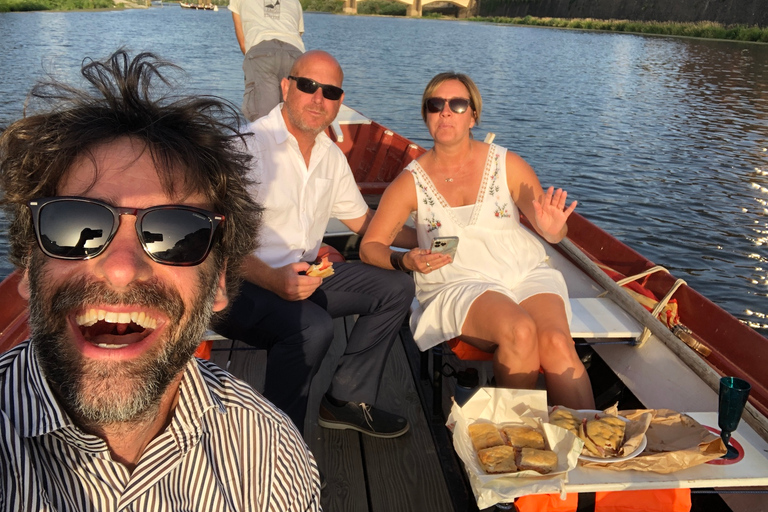 Florence: Private Boat Tour with Wine