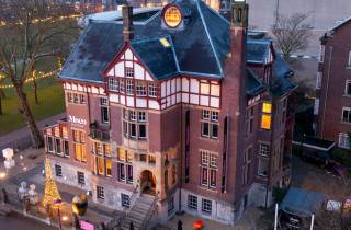 Amsterdam: Moco Museum & Nachtclubs Eintritt Combo w/ Taxi