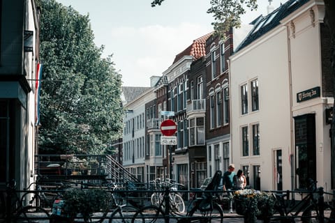 Gouda: Sherlock Holmes Self-guided Smartphone City Game
