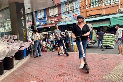 Bangkok: tour in scooter elettrico dei punti salienti della città