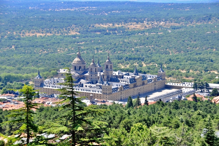 Vanuit Madrid: privétour Escorial-klooster en valleiEscorial-klooster en privétour Valley of the Fallen