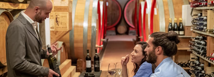 Montepulciano : Visite guidée d'un domaine viticole avec dégustation et amuse-gueule