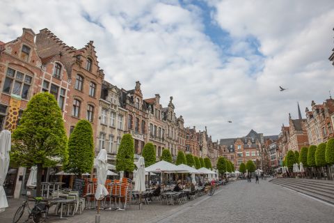 Leuven: gioco di città per smartphone autoguidato di Sherlock Holmes