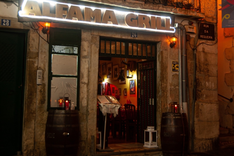 Lissabon: Fado live & rondleiding door Alfama met diner