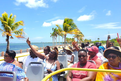 Cancún: tour guiado con compras y cata de tequilaTour desde lugares de encuentro en Cancún