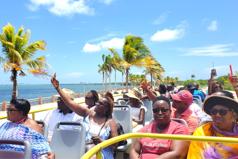 Cancún : visite guidée de la ville avec shopping et dégustation de tequilaCancun, Costa Mujeres, Riviera Maya, Playa del Carmen Pickup