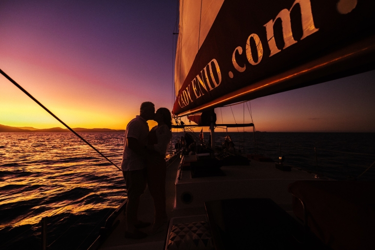 Airlie : Navigation au coucher du soleil avec Aperol Spritz et Antipasto