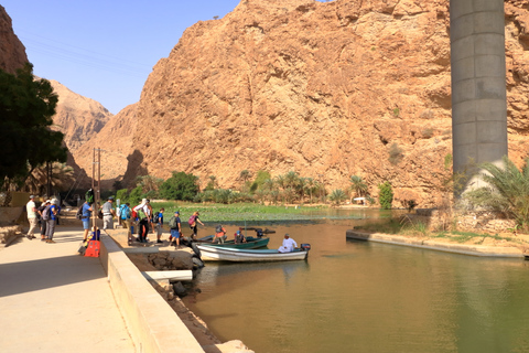 Muscat: Wadi Shab en Bimmah Sinkhole Privétour van een hele dag