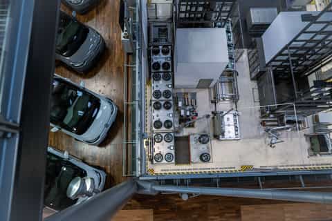 Dresden: Guided Tour of the Volkswagen Transparent Factory