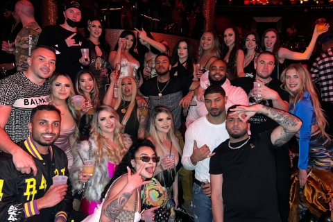 Miami: Hip Hop Party Bus, Open Bar i Nightclub TourHip Hop Miami Club Crawl w Party Bus i Open Bar Experience