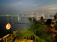 Phnom Penh, Mekong River Sunset Cruise con bebida de flujo libre - Housity