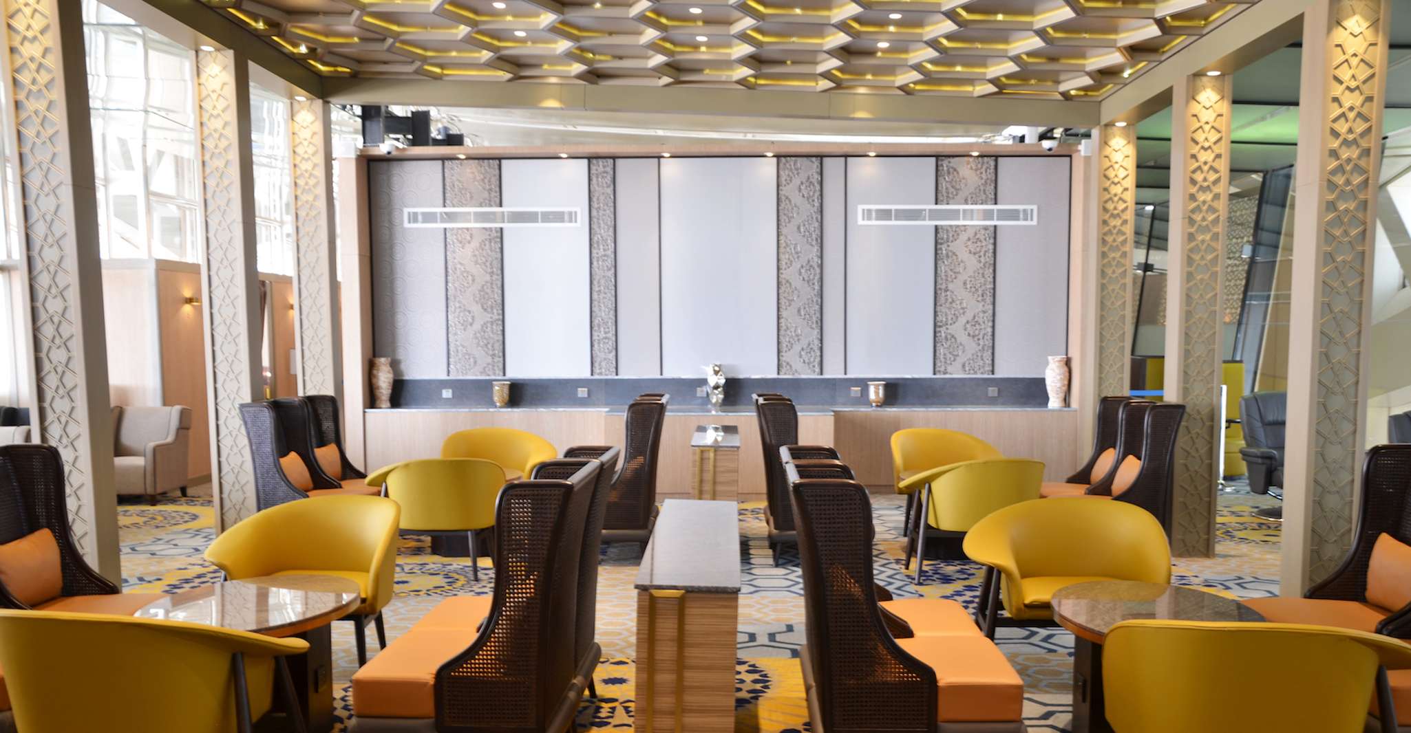 RUH利雅得、哈立德国王机场优先休息室出入 - Hizvo