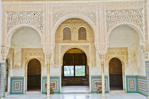 Granada: Alhambra Skip the line Regular Tour