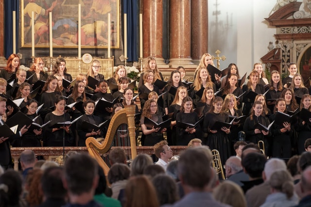 Concert in Salzburg Cathedral: Mozarteum University Choir / Bad Reichenhall Philharmonic Orchestra