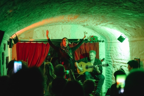 Grenada: Tradycyjny pokaz flamenco w bilecie wstępu do jaskiniGrenada: Tradycyjny pokaz flamenco w jaskini